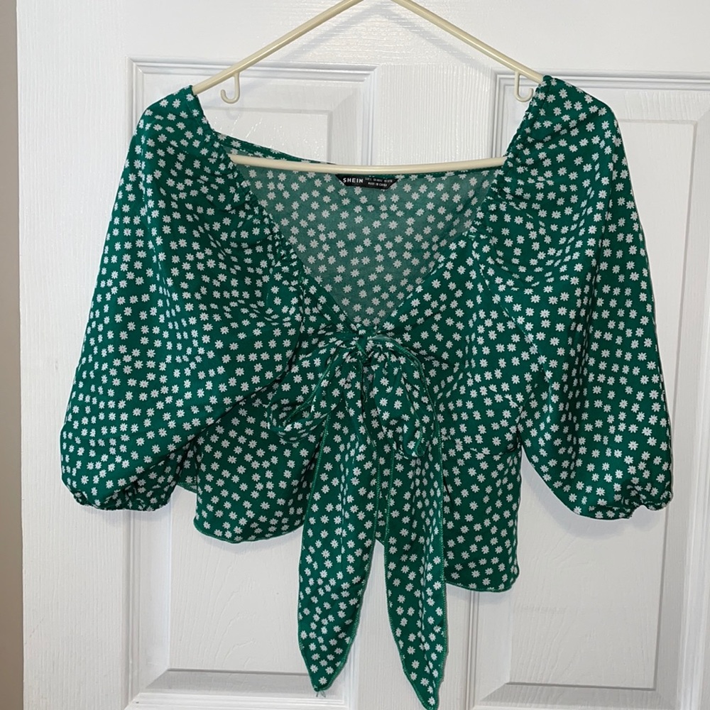 Green floral pattern front toe crop top, never worn!